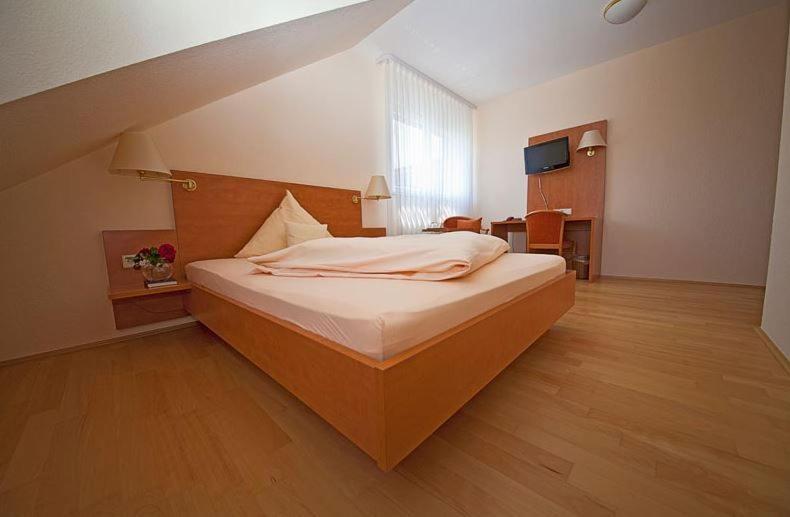 Hotel & Restaurant Krone Waldbronn Exteriör bild