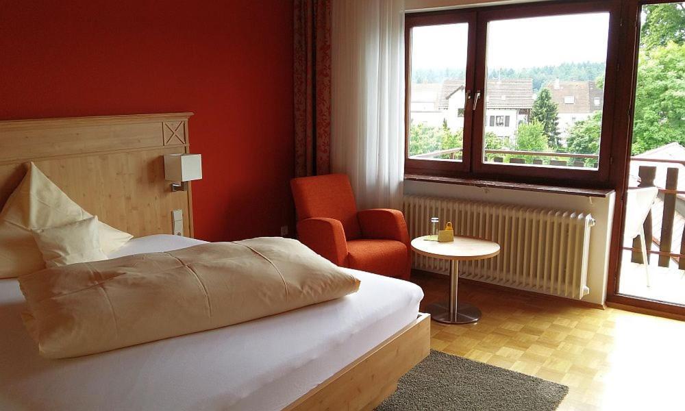 Hotel & Restaurant Krone Waldbronn Exteriör bild